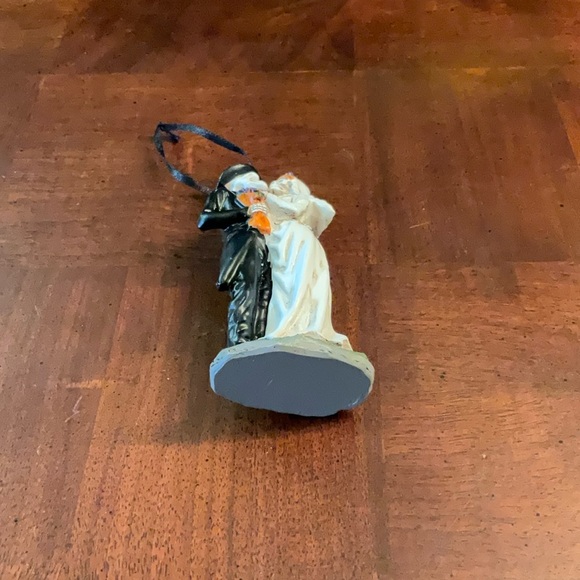 Cracker Barrel Halloween Resin Ghost Skeleton Couple Wedding Ornament 4.75" tall - Picture 4 of 6